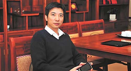 蔡文胜7.28亿港元套现美图：商业逻辑与市场震荡的双重解读‌