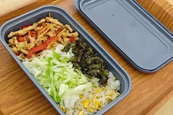 高铁17元盒饭革新,门店现炒提升出行体验