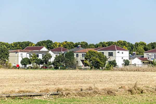 强化农村宅基地审批管理 严打违规农房交易