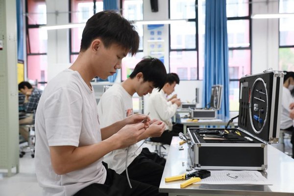 12岁少年用智能技术实操 20