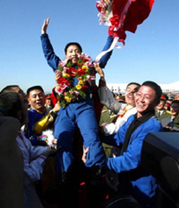 航天英雄载誉归来 3视角解锁石