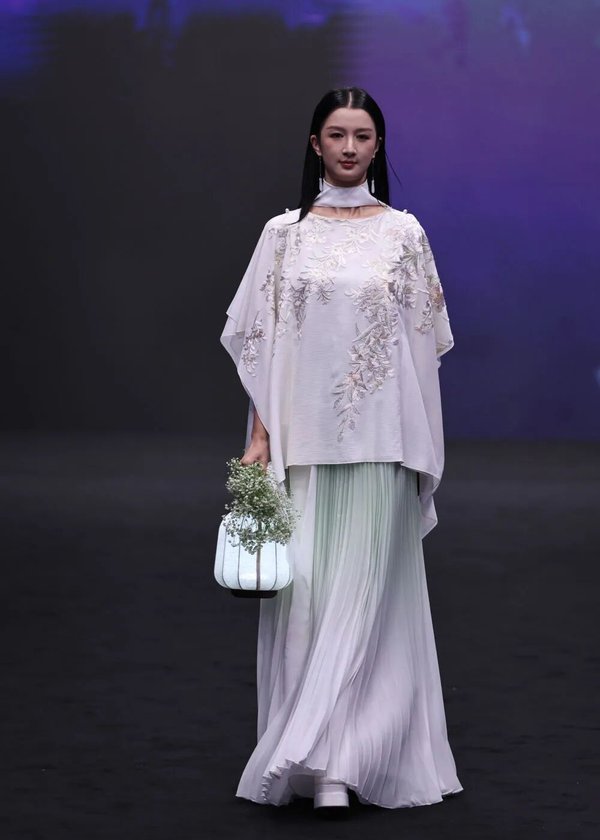 2026中式餐饮出海新风口：麻辣烫成日年轻女性“药膳”