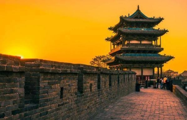 贺母拒立雕像的务实家风