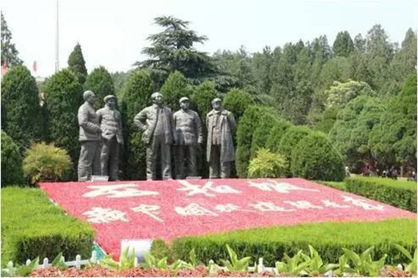 西柏坡红色教育：从高考132分热议筑牢学用根基